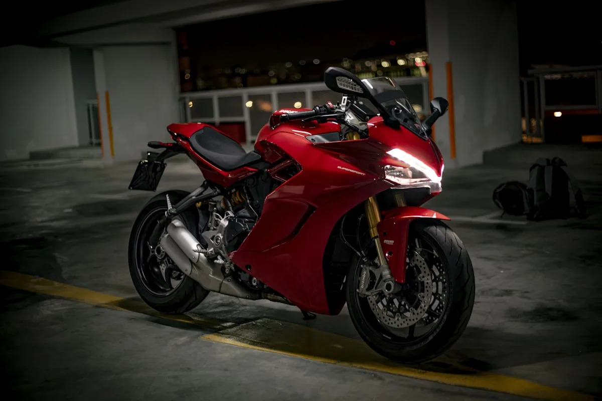 Foto contest #2 — Biker su passo di montagna